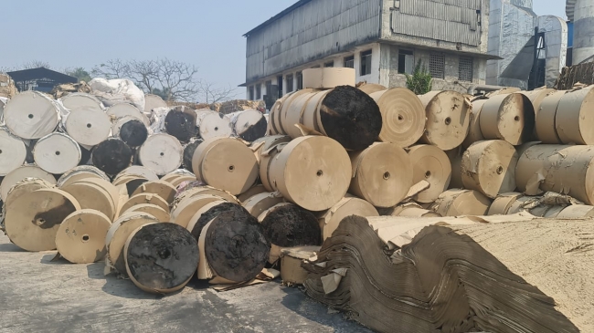 Fire Affected Finished Goods of Low GSM Kraft Pape